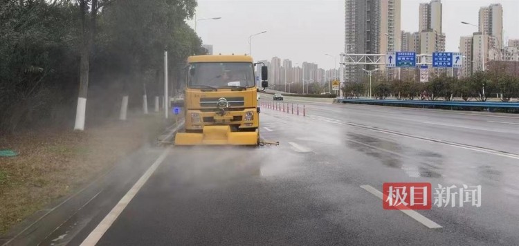 借雨洗路武汉汉阳城管为城市做深度SPA